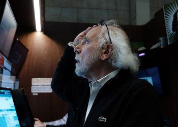 Yield curve pioneer warns Fed not to raise rates, predicts possible recession in 2024