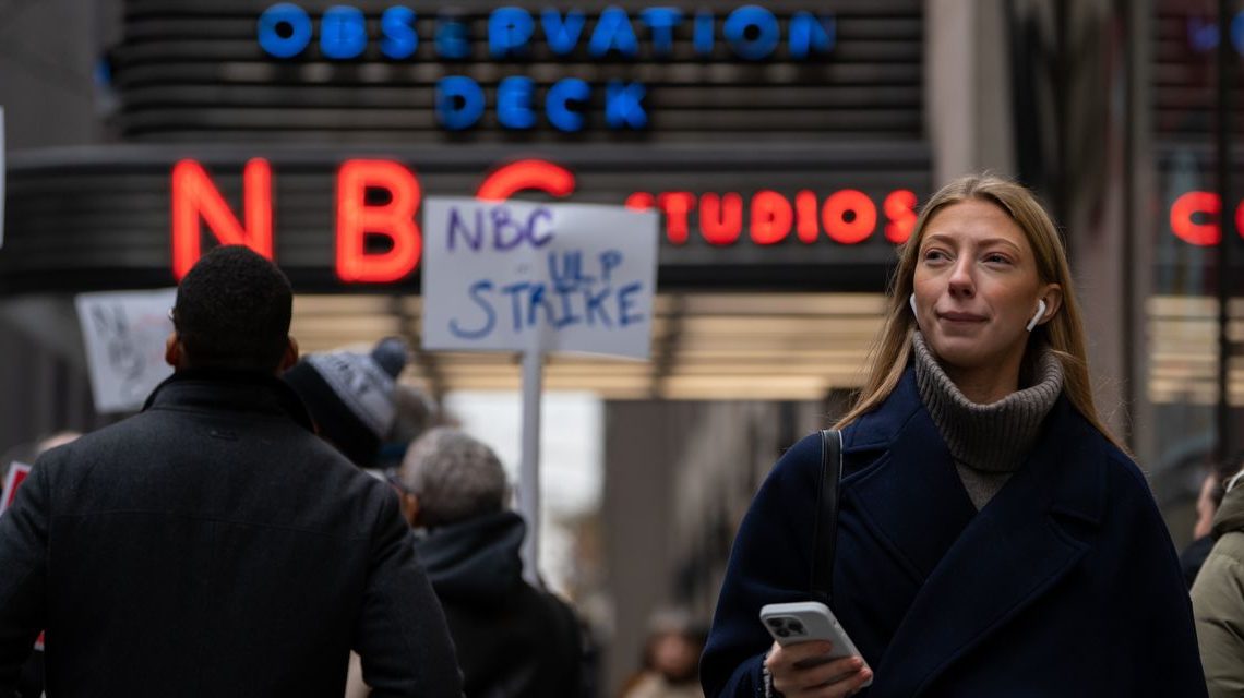 Jobless claims stay below 210,000 for fourth straight week