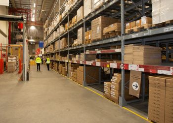 U.S. wholesale inventories drop for sixth straight month in August