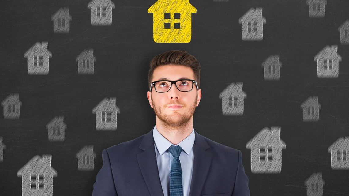 I listed my home 3 weeks ago, but have no offers. I want to cut the price. My agent says no. Who’s right?