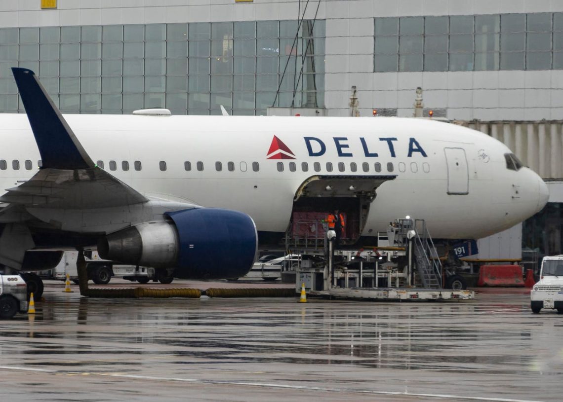 Should You Pick Delta Stock At $34 After Q3 Beat?