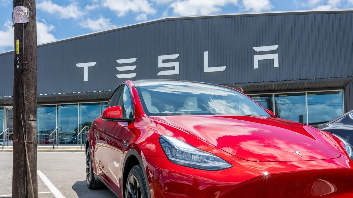 Tesla earnings miss the mark, stock turns lower as Elon Musk tempers Cybertruck expectations