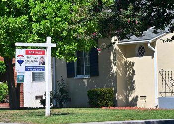 U.S. home sales fell in September to the lowest level since the Great Recession