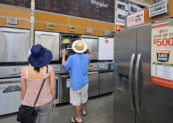 What’s fueling consumers’ ‘surprising’ spending power? Refinanced mortgages play a role, NY Fed says