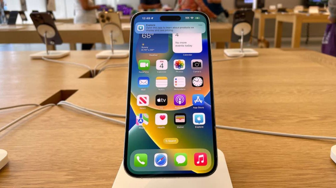 Apple Stock Falls Again. What’s Behind the Losing Streak.