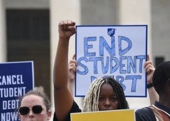 ‘I can’t get a hold of my loan servicer,’ the wait time is 960 minutes — and other student loan payment horror stories