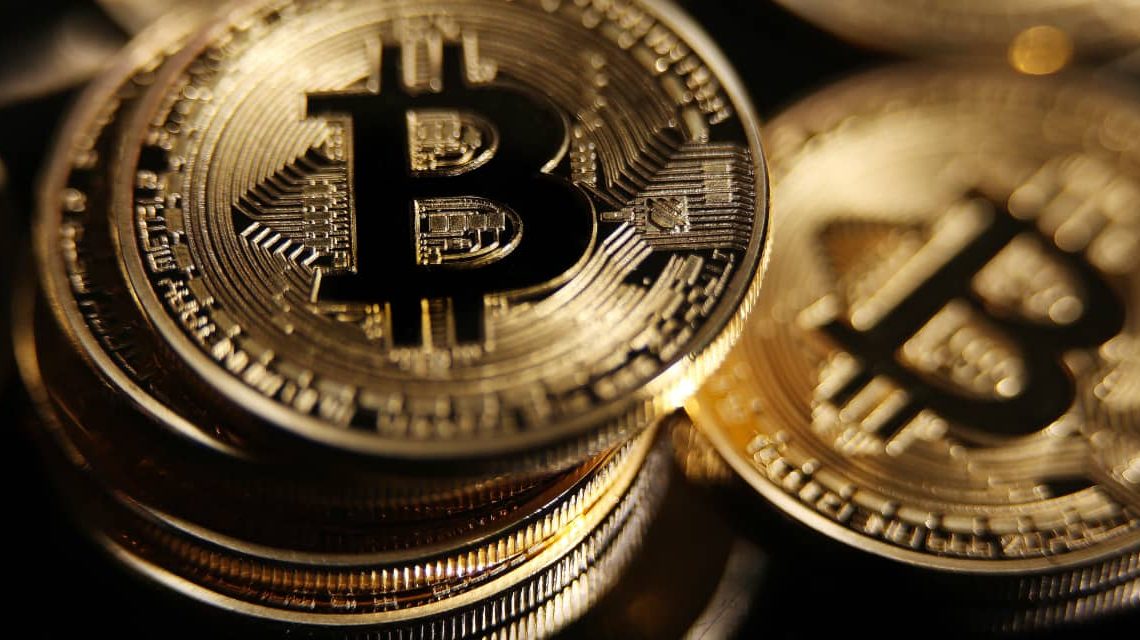 Bitcoin Stands Firm While S&P 500 Falls as Crypto Safe-Haven Bets Play Out
