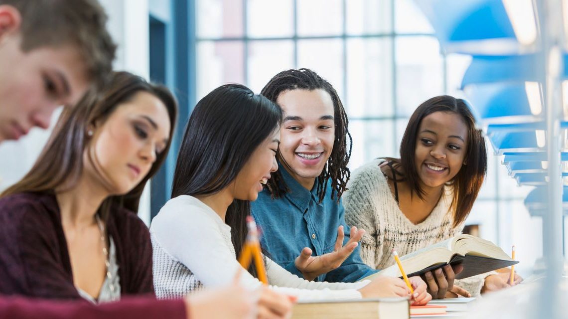 What early-decision college applicants can do about the FAFSA delay