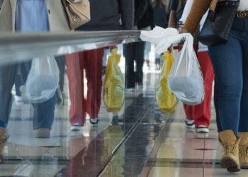US retail sales rose for the sixth-straight month