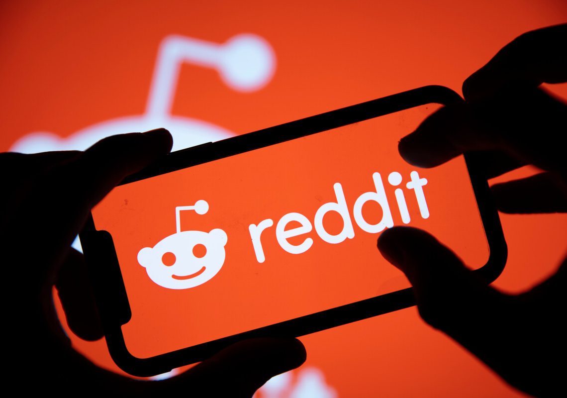 Reddit Moderators Accused of Moon Token Dump Ahead of Blockchain Program Shutdown