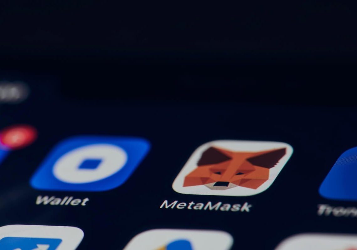 Apple Unexpectedly Pulls MetaMask Wallet from App Store – What’s Going On?