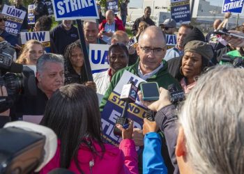 UAW closing in on deals with both GM and Stellantis