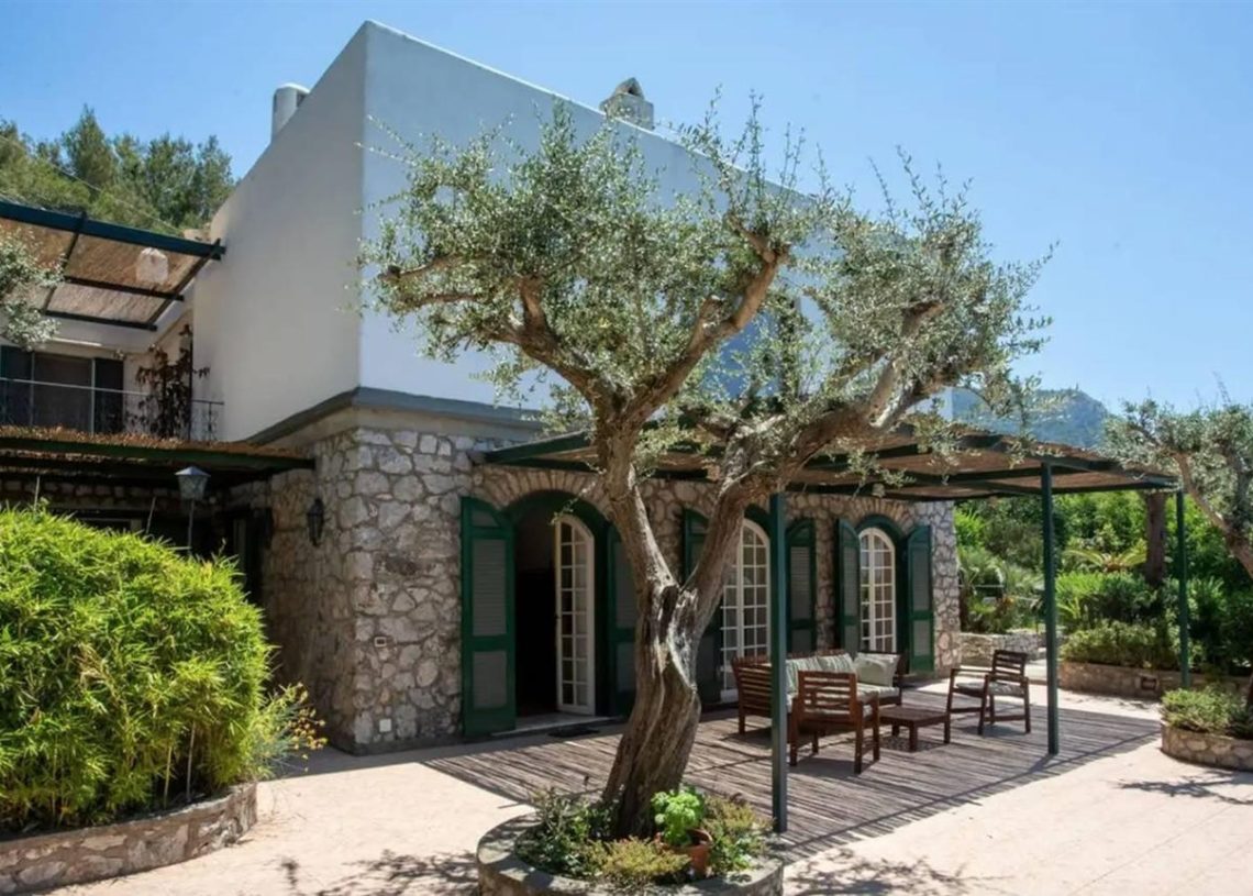 Luxury Villa On Italy’s Island Of Capri Offers A Glimpse Into A Glamorous Past