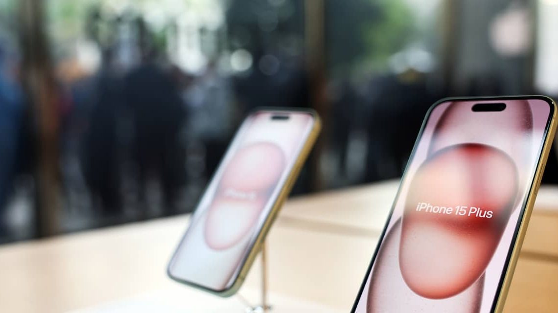 Apple Stock Falls After Earnings Topped Estimates. Here’s Why.