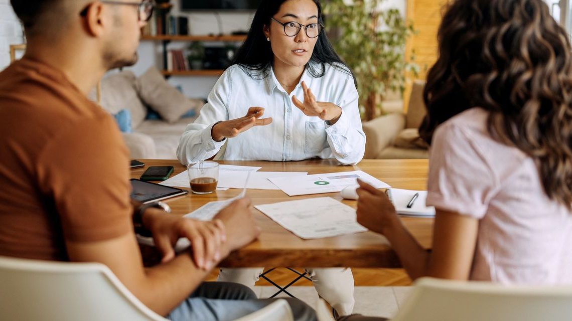 ‘I’m feeling the pain with you.’ What financial advisers do to keep you from panicking about stocks.