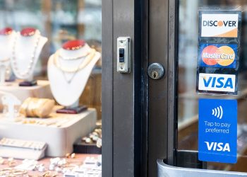 Credit card debt hits a new record while delinquencies also rise