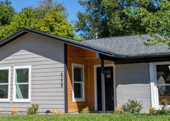 A third of home buyers are paying all cash as mortgage rates stay high, Redfin says