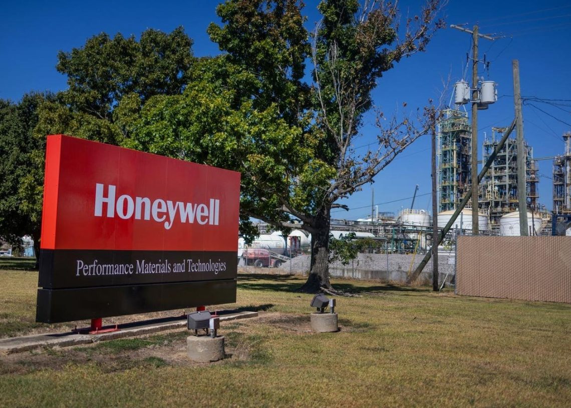 Will Honeywell Stock See Higher Levels After A 15% Fall This Year?