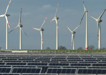 Germany puts up $8 billion to rescue huge green energy company