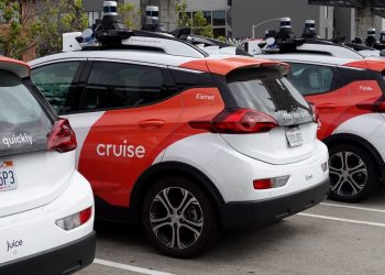 Cruise broadens suspension of its self-driving cars’ operations, expands safety probe