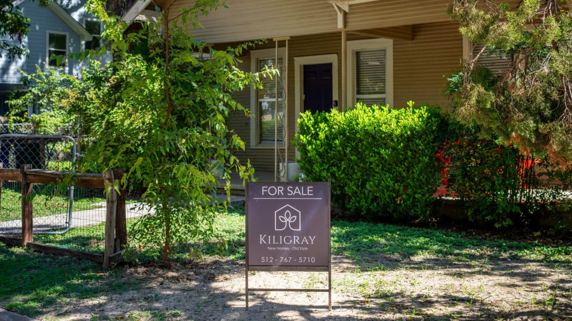 U.S. mortgage demand hits five-week high as buyers seize a dip in rates