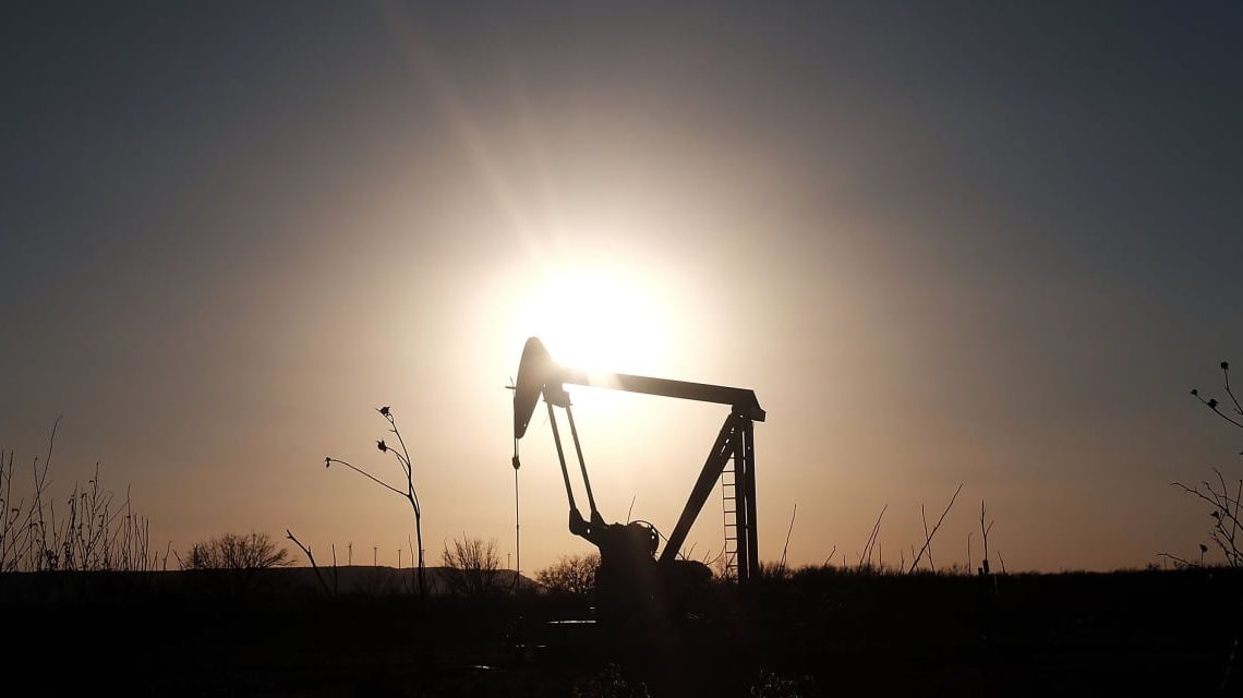 U.S. oil prices give up gains to finish flat ahead of government data on crude supplies