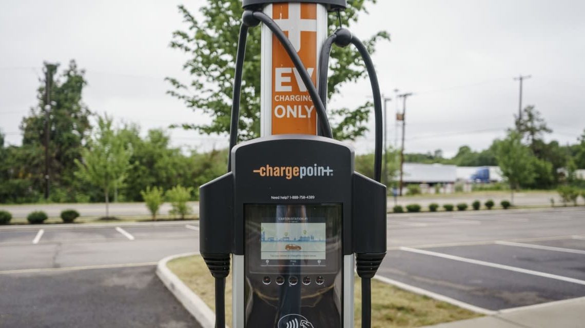 ChargePoint Stock Plummets. Higher Interest Rates Sting.