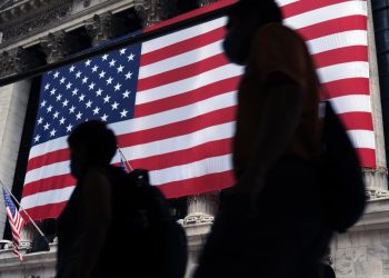 Stocks shrug off downturn fears as number of companies citing ‘recession’ drops