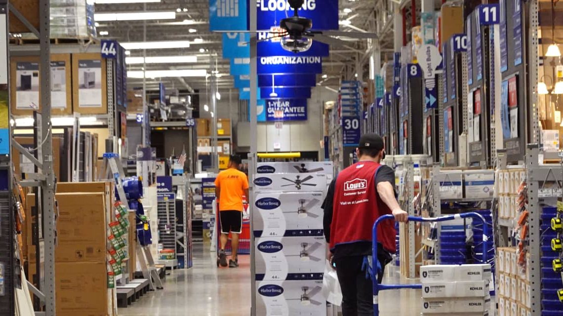 Lowe’s and Kohl’s Fell but Burlington Stock Soared. It Isn’t Just the Economy.