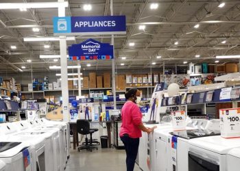 Lowe’s bonds sell off along with stock after earnings come with a warning