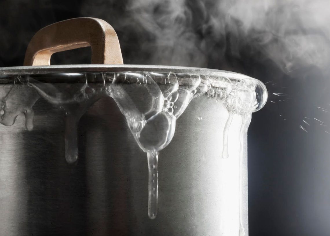 Best Housewarming Gifts: Cookware For Those With Burnt Pots And Pans