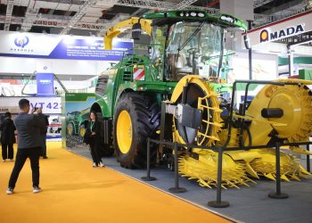 Down 4% This Week What’s Next For Deere Stock After Downbeat 2024 Guidance?