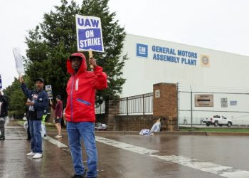 GM rank and file ratify labor deal, ending threat of a renewed strike