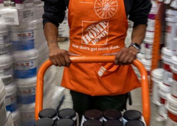 Home Depot’s earnings and sales fall again, but it beats Wall Street’s forecasts