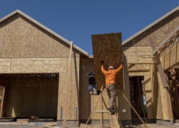 US homebuilder confidence drops for fourth month in a row