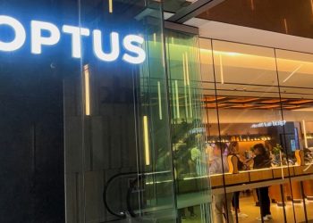 Optus outage affects millions of Australians, phone and internet connections still down