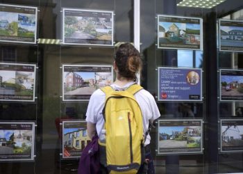 ‘Stagnation nation.’ UK economy suffers weakest quarter in a year as real estate slips