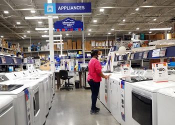 Lowe’s, Best Buy and Kohl’s predict a weak holiday