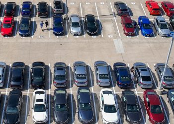 Late car payments rise to highest level in over 30 years