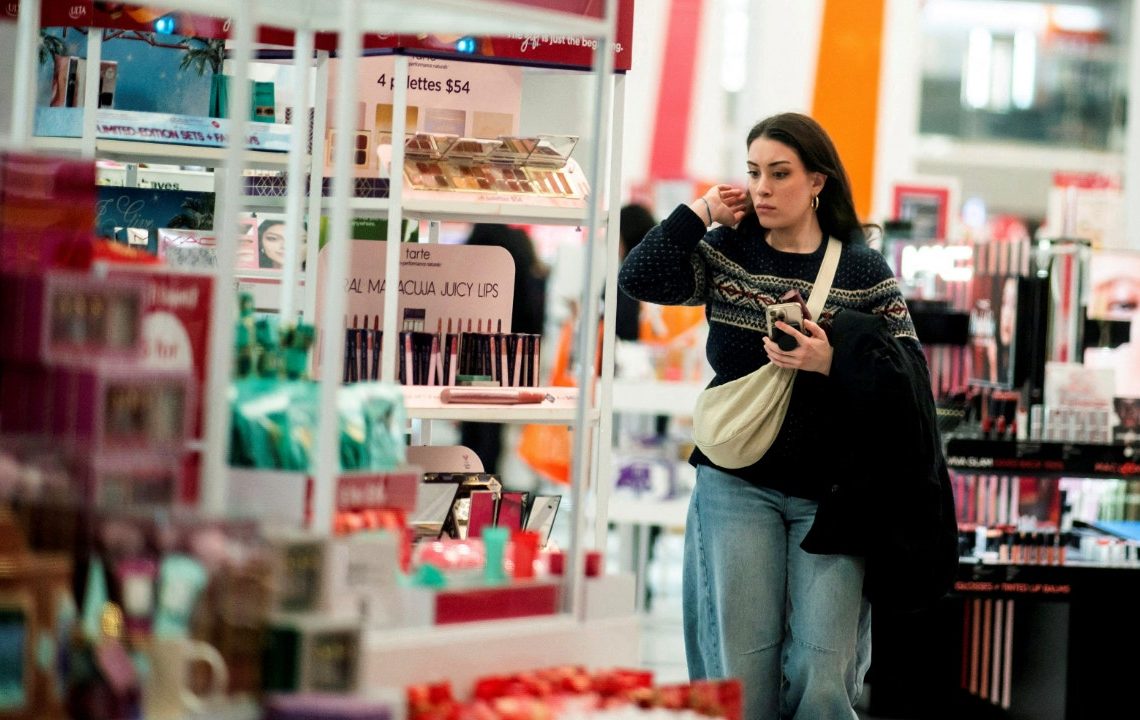 US retail sales rebound moderately in February