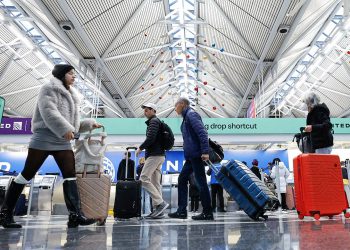 Travel experts break down the top credit cards to maximize summer vacation savings