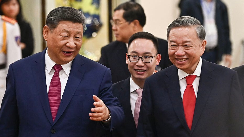 Xi and Lam in Hanoi