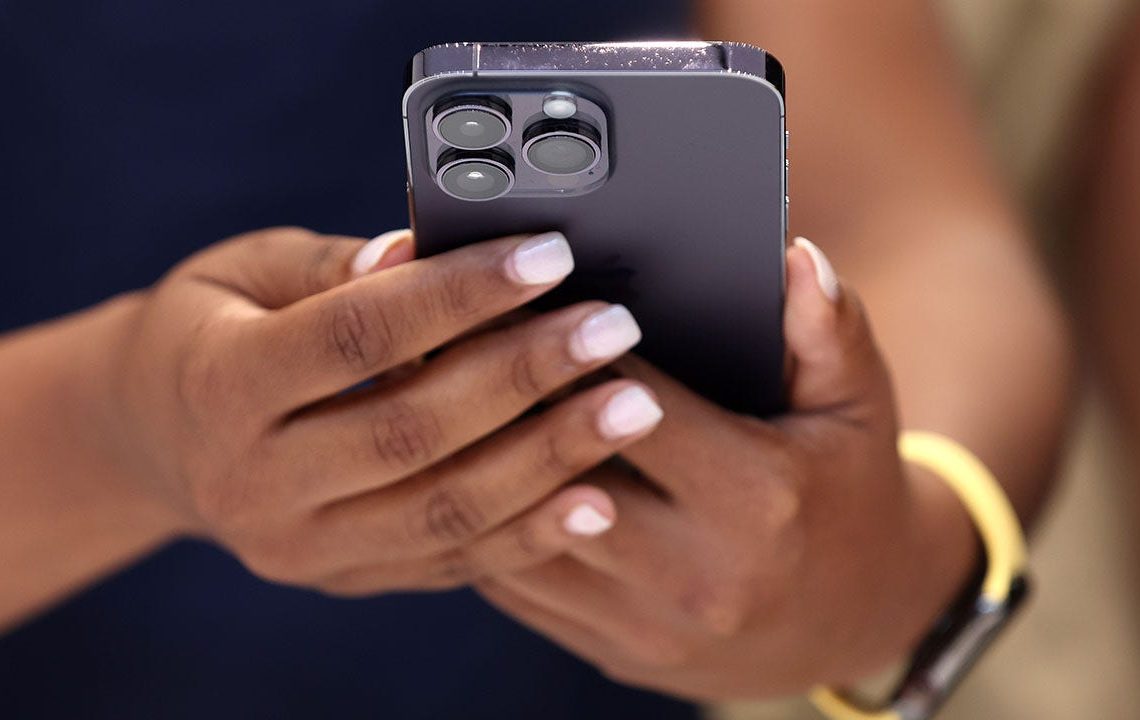 How much an Apple iPhone could cost if made in the US