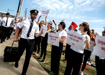 Air Canada reaches tentative deal with flight attendants, to resume operations