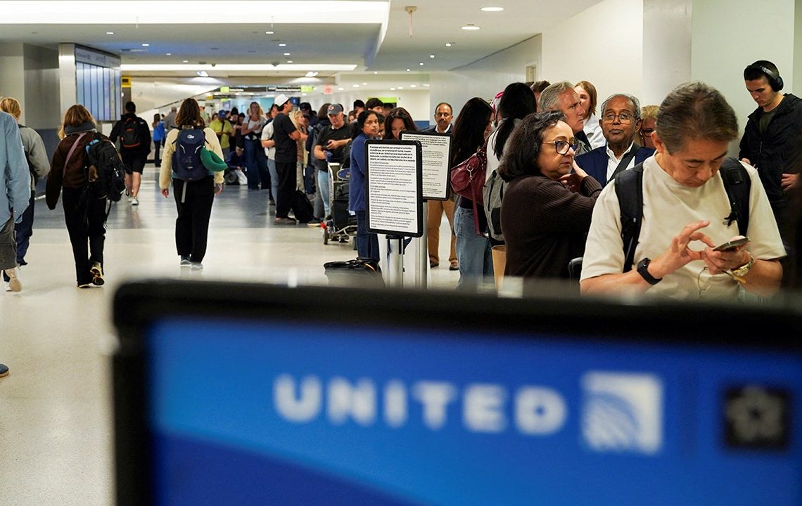 United briefly grounds all US, Canada flights for second time in 2 months