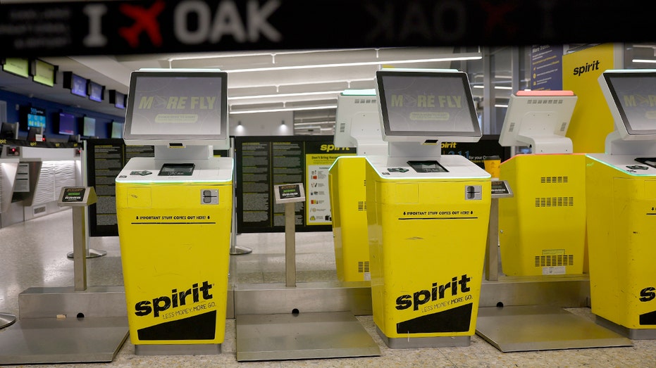 Spirit Airlines check-in Oakland