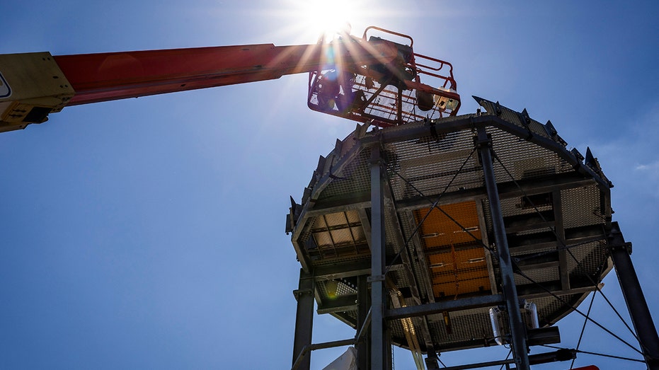 Wind turbine foundation