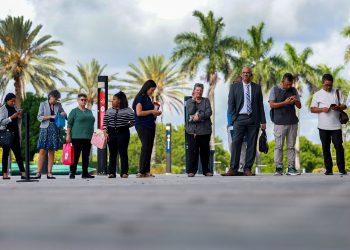 Labor secretary downplays warning signs, insists job market is ‘strengthening’ despite rising unemployment