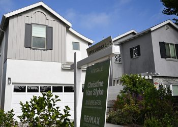 Mortgage rates fall ahead of Christmas holiday