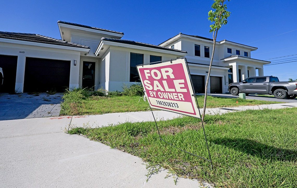 Americans flee mortgage market despite lower rates as lenders tighten grip on credit nationwide